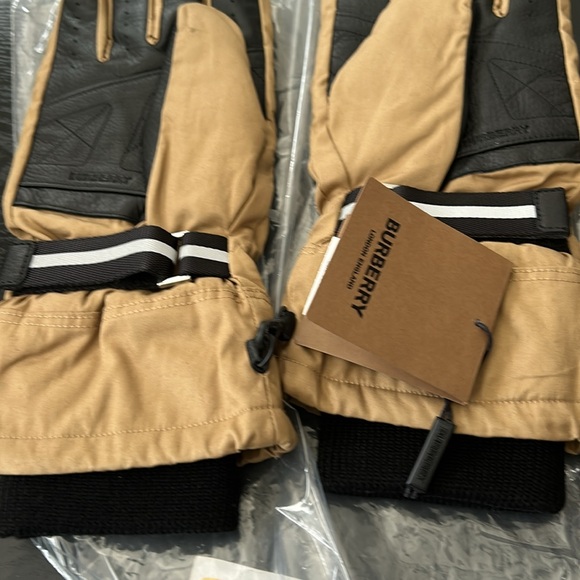 New authentic Burberry gloves - Picture 3 of 9
